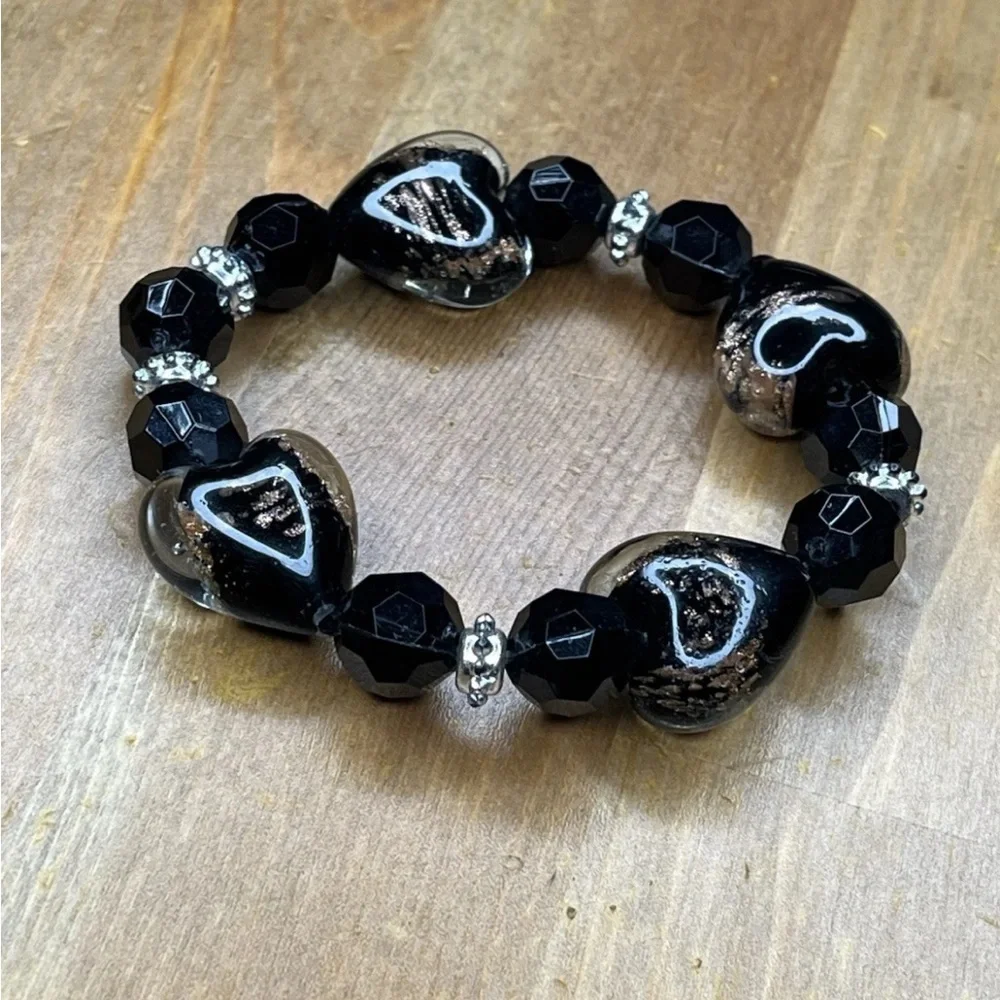 Black Heart Acrylic Bracelet Stretchable - Picture 1 of 7